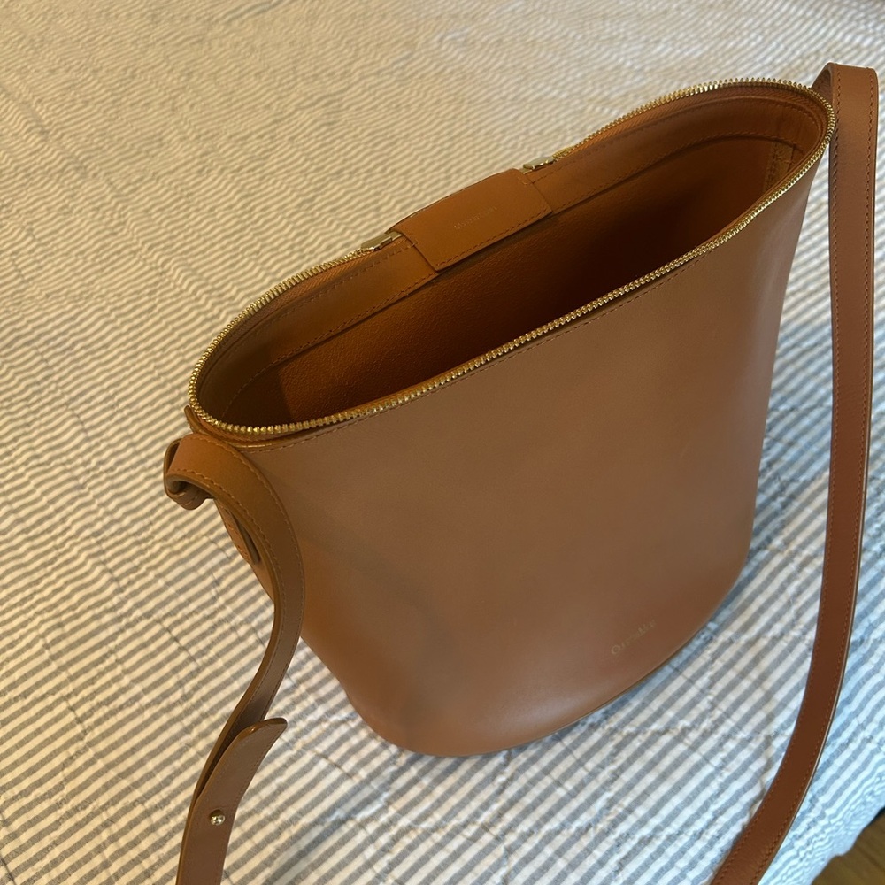 Elegant Tan Leather Bucket Bag